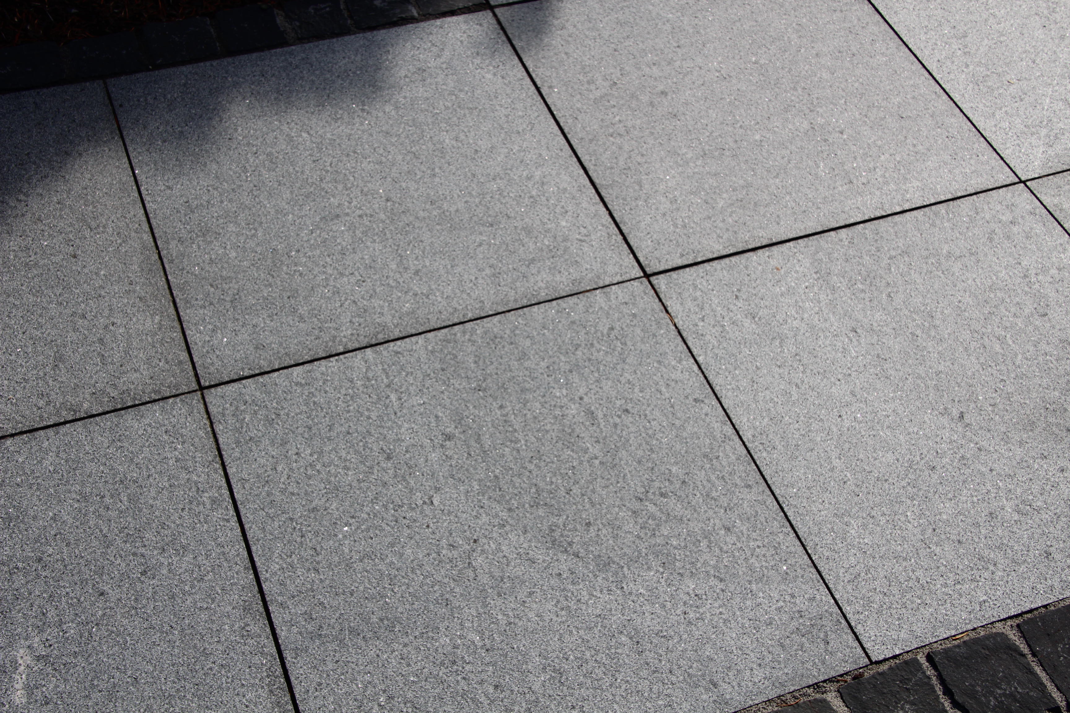 87.Granit dunkelgrau