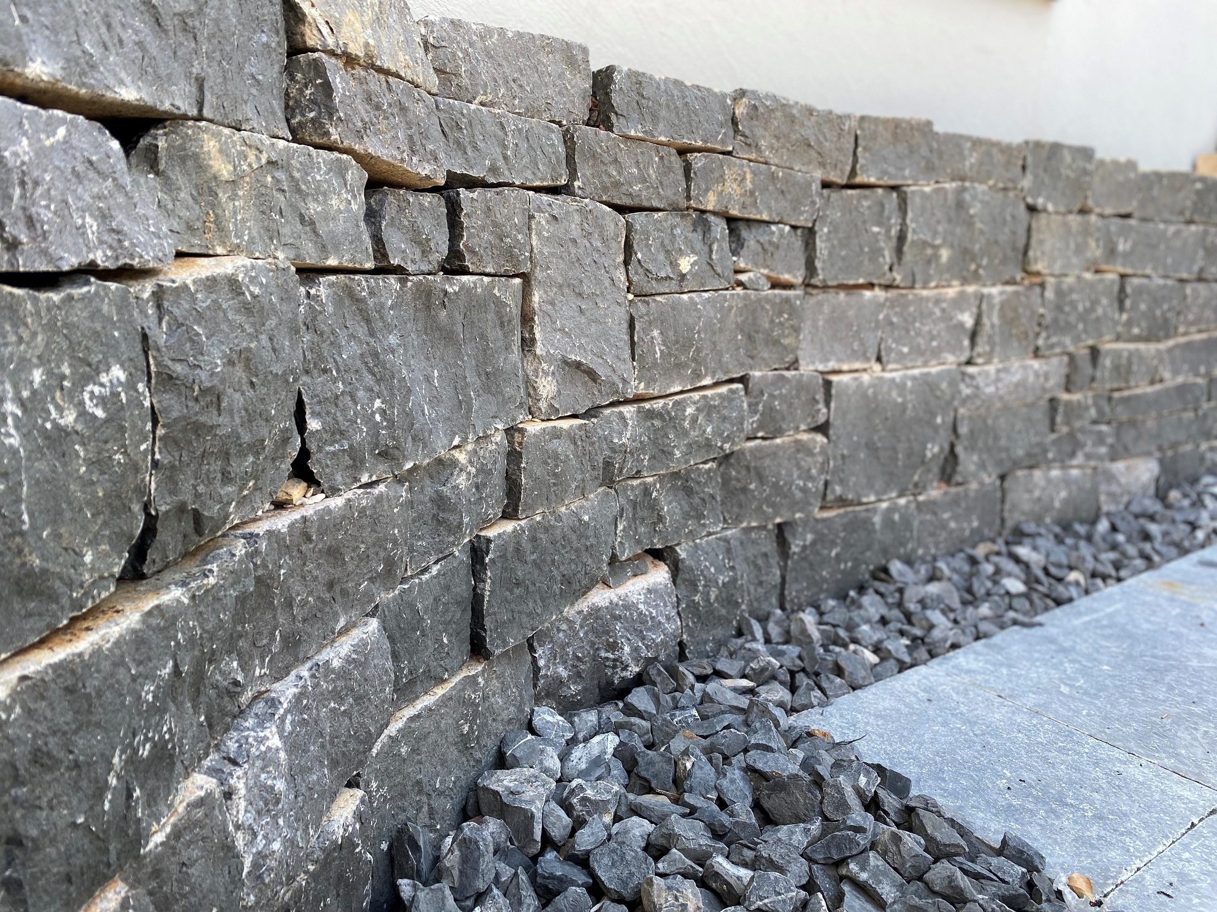 Basalt Eifel Mauersteine 3